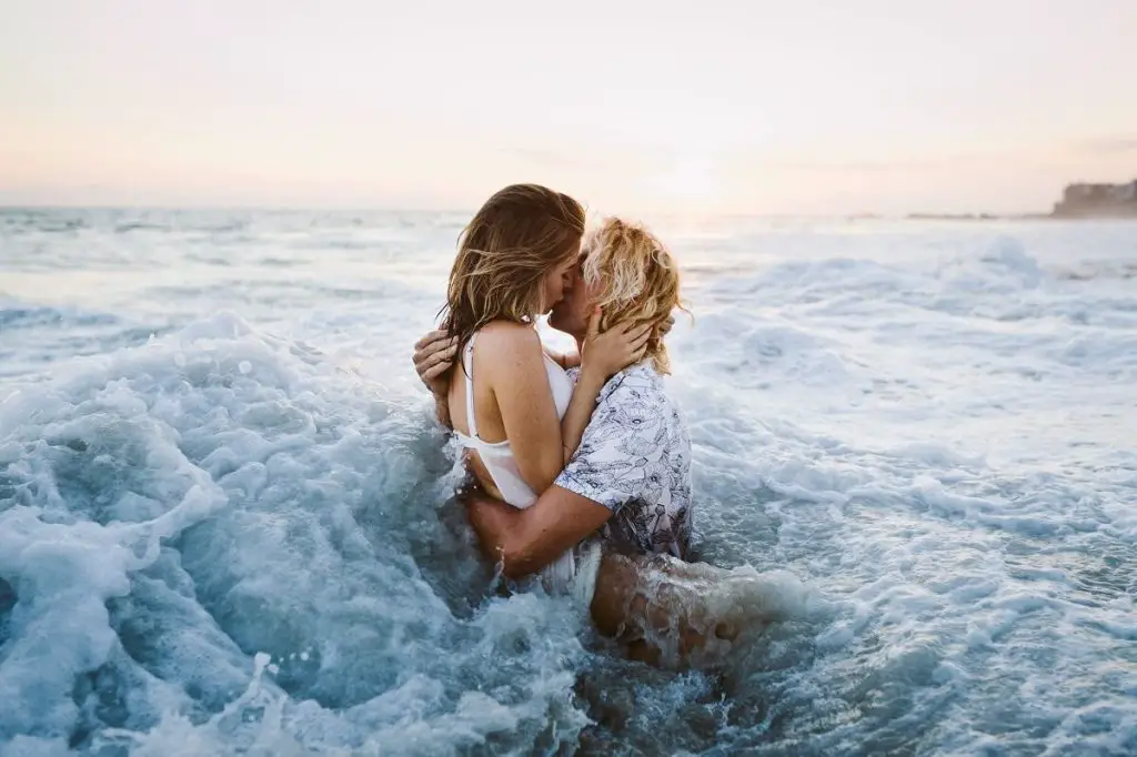 Beach Engagement Photo Outfits