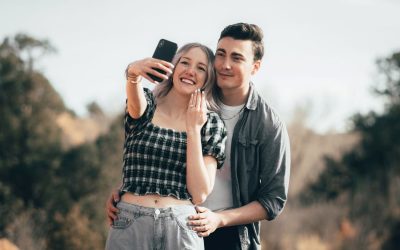 Cute Engagement Photo Outfit Ideas with Best Photoshoot Tips