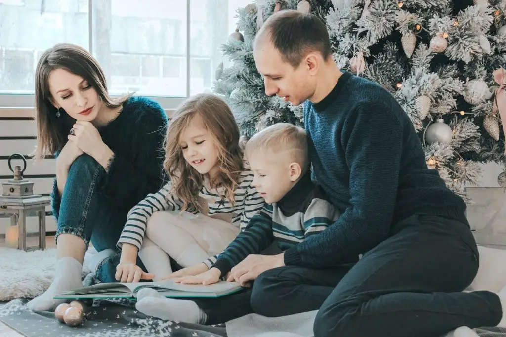 Family Holiday Photo Outfit Ideas