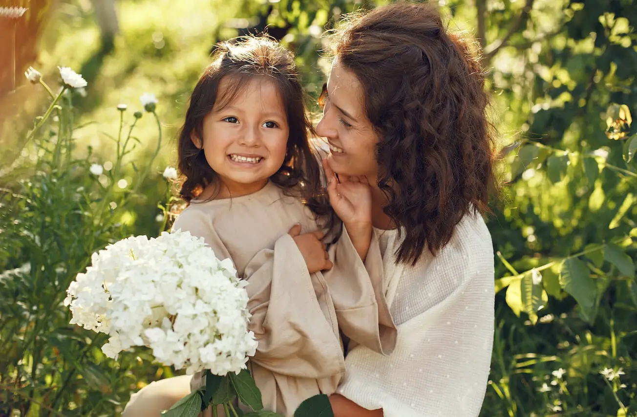Creative Mom and Daughter Photoshoot Ideas