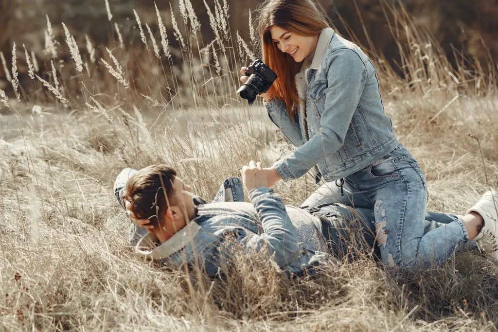 Fall engagement photo ideas