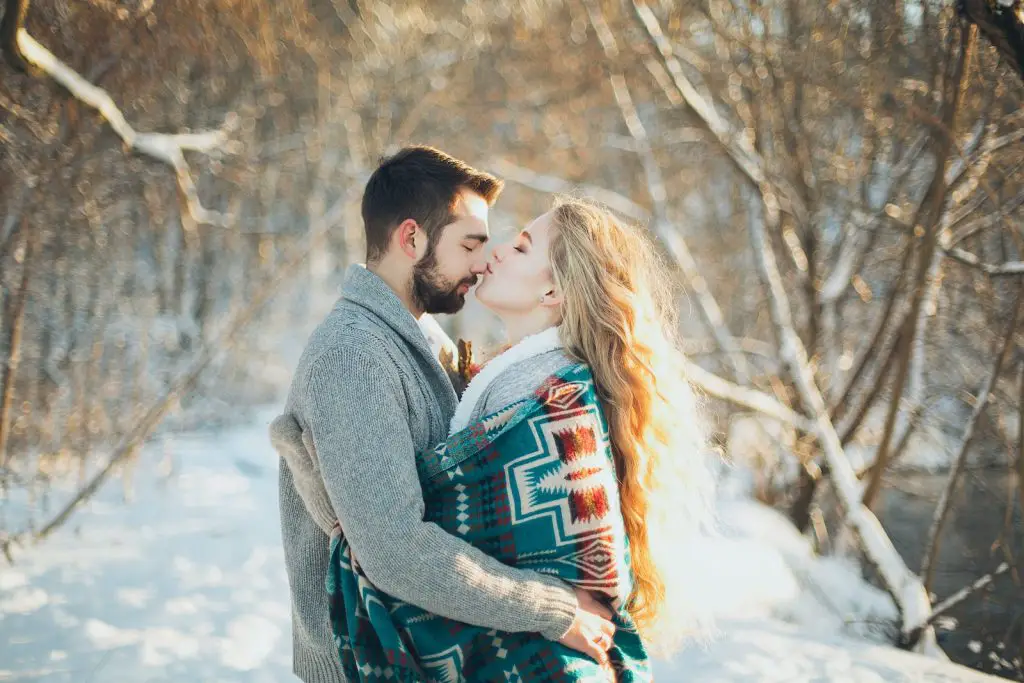 Winter engagement photo ideas