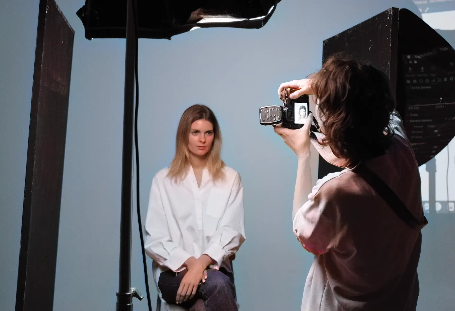 A model taking her headshot photos in New York